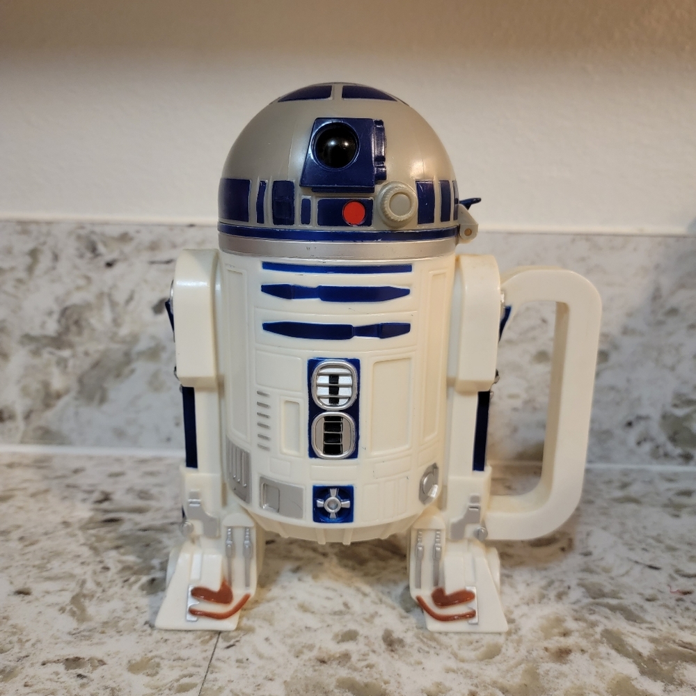 Disney Parks Star Wars R2D2 Plastic Souvenir Mug Cup with Flip Lid and Handle